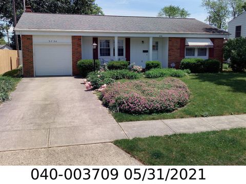 Photo of 3734 Santa Maria Drive, Grove City, OH 43123 (MLS # 226014707)