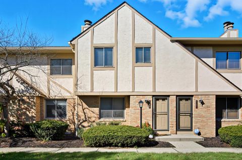 Photo of 5244 Greensedge Way 12 #12, Columbus, OH 43220 (MLS # 225038360)
