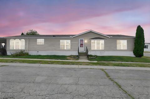 Photo of 4132 Martinsburg Drive, Columbus, OH 43207 (MLS # 225036375)