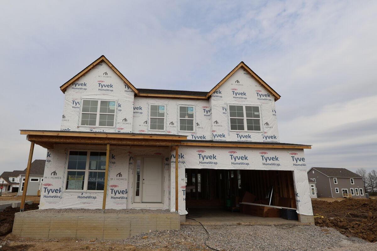 158 Sienna Glenn Drive, Lewis Center, Ohio image 1