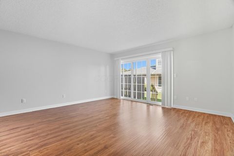 Tiny photo for 5589 Valencia Park Boulevard 11A #11A, Hilliard, OH 43026 (MLS # 225037629)