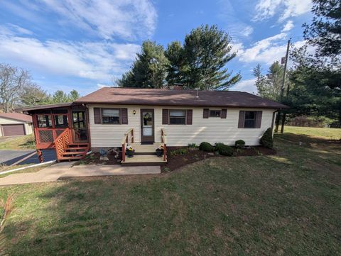 Photo of 1630 Martinsburg Road NE, Newark, OH 43055 (MLS # 226009590)