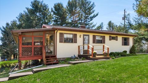 Photo of 1630 Martinsburg Road NE, Newark, OH 43055 (MLS # 226009590)