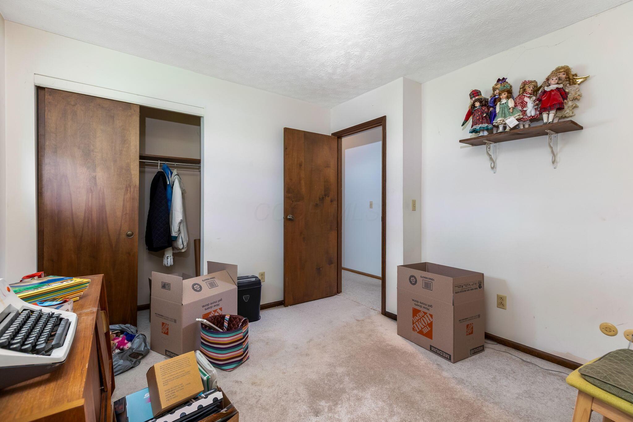 2752 Woodgrove Drive, Grove City, Ohio image 17