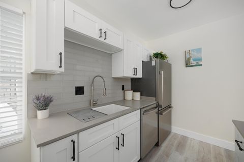 Tiny photo for 704 Hanford Street, Columbus, OH 43206 (MLS # 225044763)