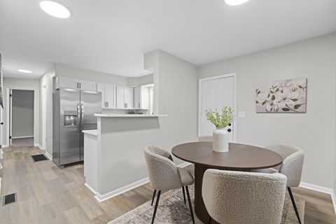 Tiny photo for 986 Loretta Avenue, Columbus, OH 43211 (MLS # 225044485)