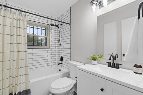 Tiny photo for 986 Loretta Avenue, Columbus, OH 43211 (MLS # 225044485)