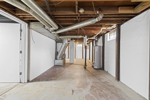 Tiny photo for 986 Loretta Avenue, Columbus, OH 43211 (MLS # 225044485)