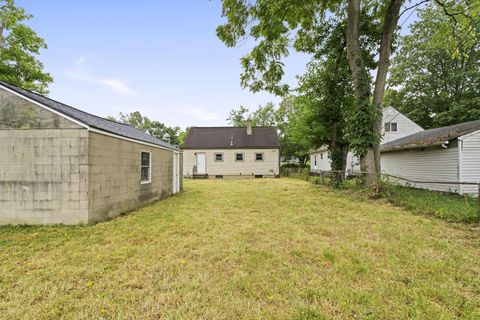 Tiny photo for 986 Loretta Avenue, Columbus, OH 43211 (MLS # 225044485)