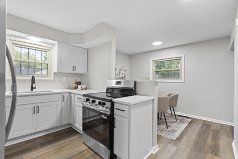 Tiny photo for 986 Loretta Avenue, Columbus, OH 43211 (MLS # 225044485)