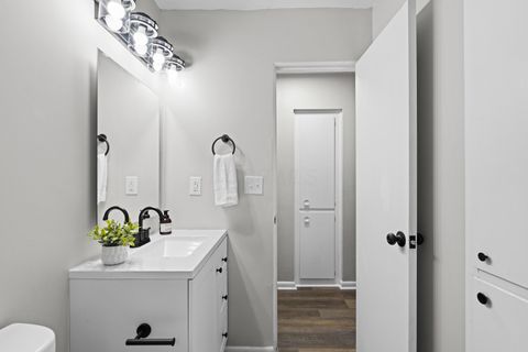 Tiny photo for 986 Loretta Avenue, Columbus, OH 43211 (MLS # 225044485)