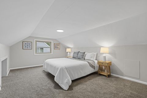 Tiny photo for 986 Loretta Avenue, Columbus, OH 43211 (MLS # 225044485)