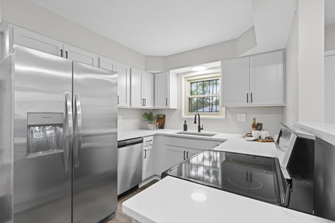 Tiny photo for 986 Loretta Avenue, Columbus, OH 43211 (MLS # 225044485)