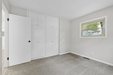 Tiny photo for 986 Loretta Avenue, Columbus, OH 43211 (MLS # 225044485)