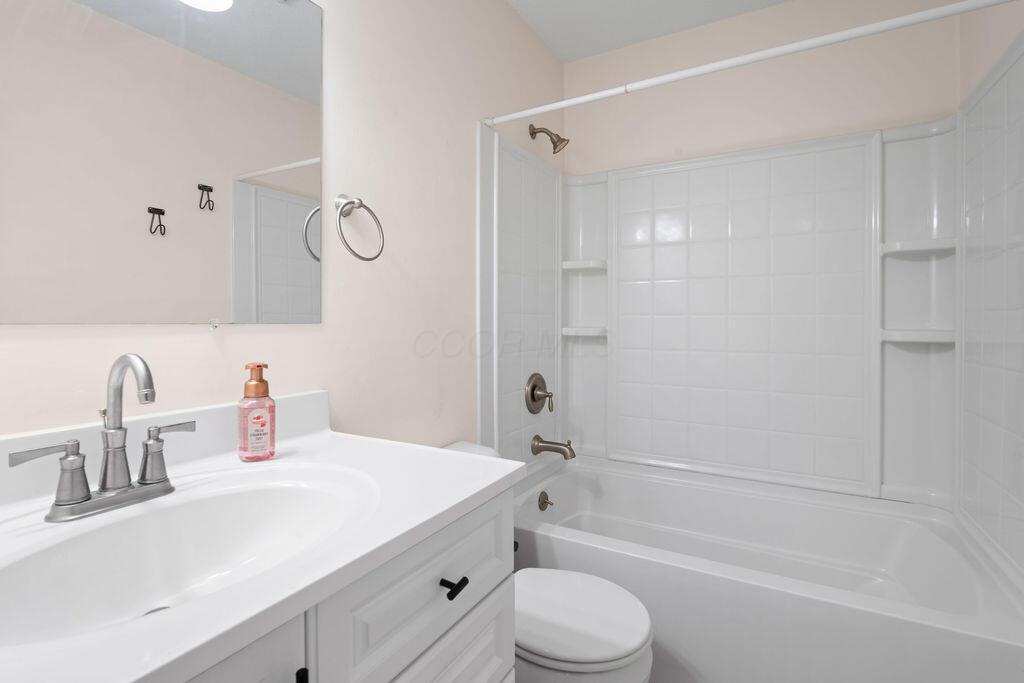 Columbus, Ohio 43214, United States, 1 Bedroom Bedrooms, ,1 BathroomBathrooms,Residential,Contingent,117798