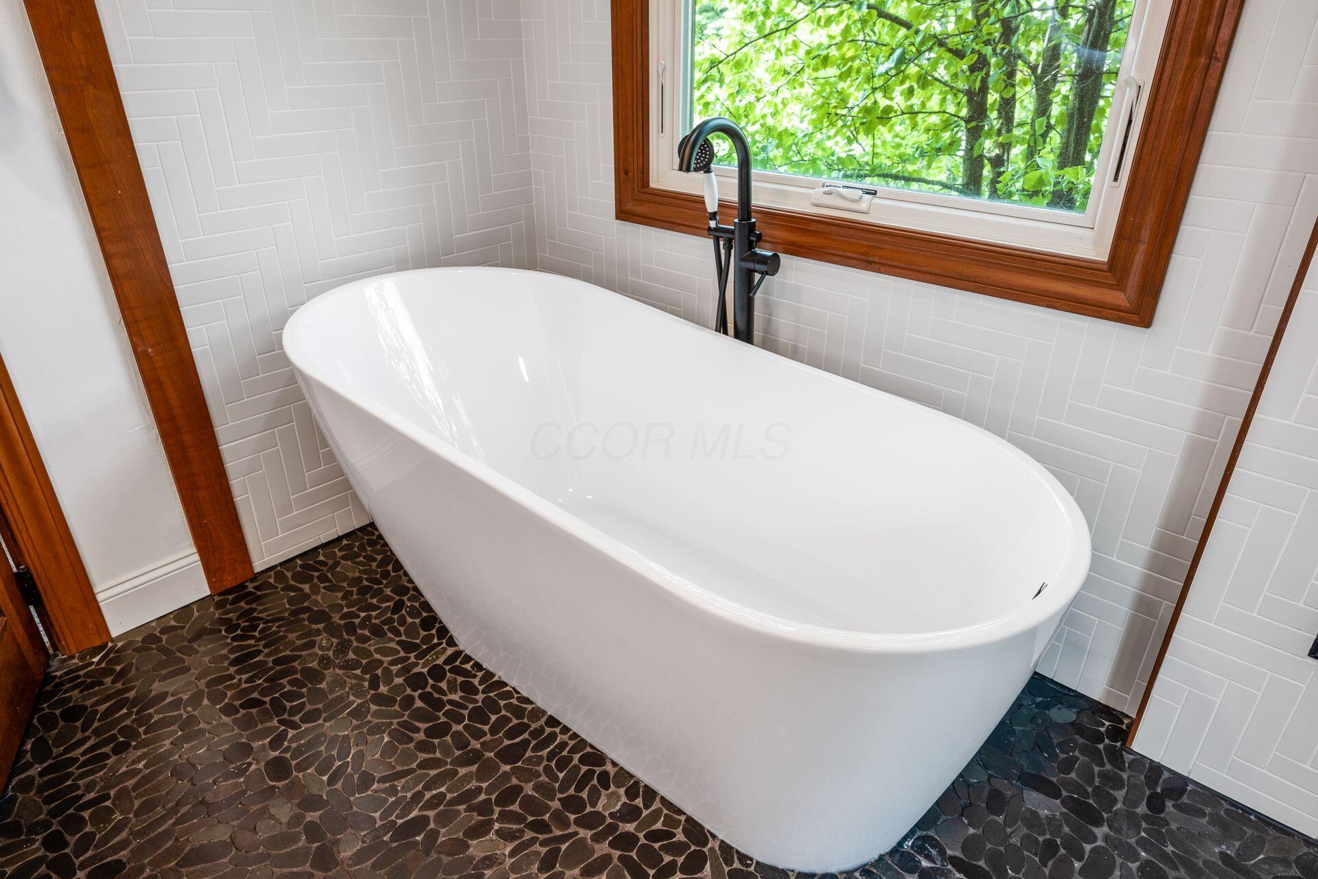 4665 Dunleary Drive, Dublin, Ohio image 29