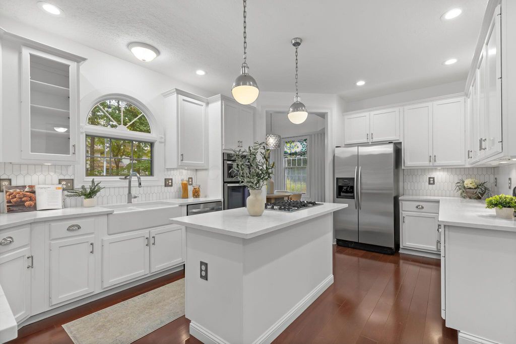 Photo of 1346 Harrison Pond Drive, New Albany, OH 43054 (MLS # 225036606)