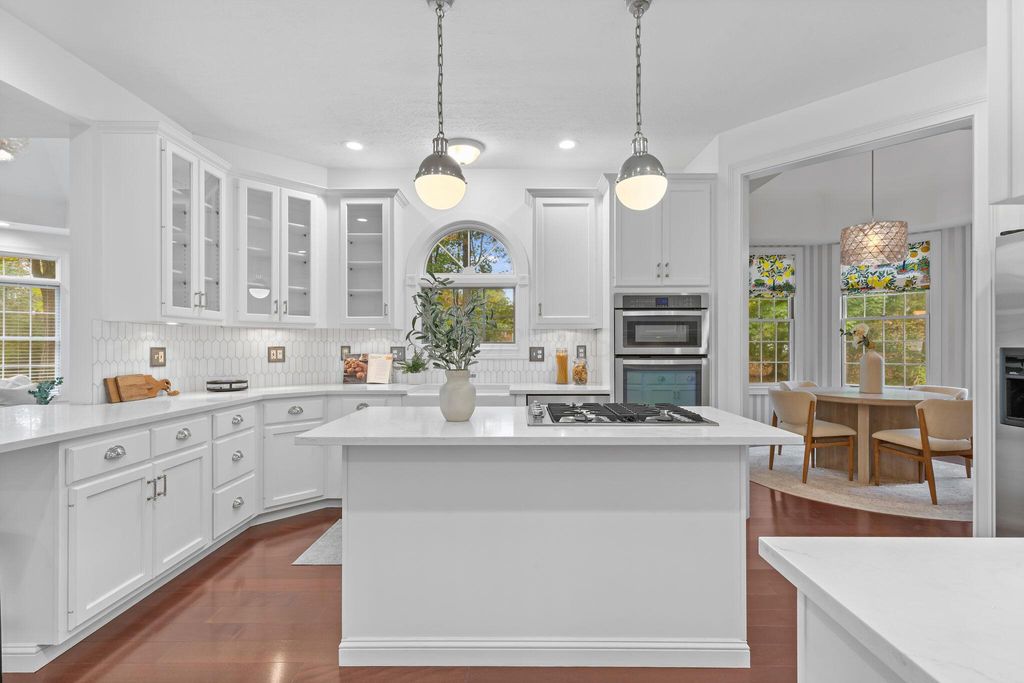 Photo of 1346 Harrison Pond Drive, New Albany, OH 43054 (MLS # 225036606)