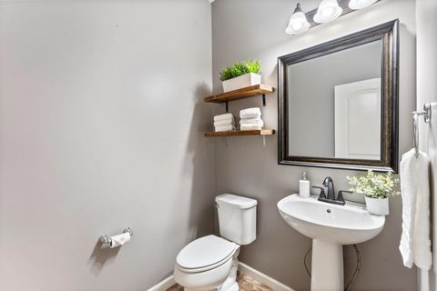 Tiny photo for 233 Auburn Drive, Newark, OH 43055 (MLS # 225044905)