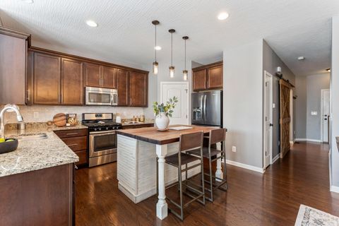 Tiny photo for 233 Auburn Drive, Newark, OH 43055 (MLS # 225044905)