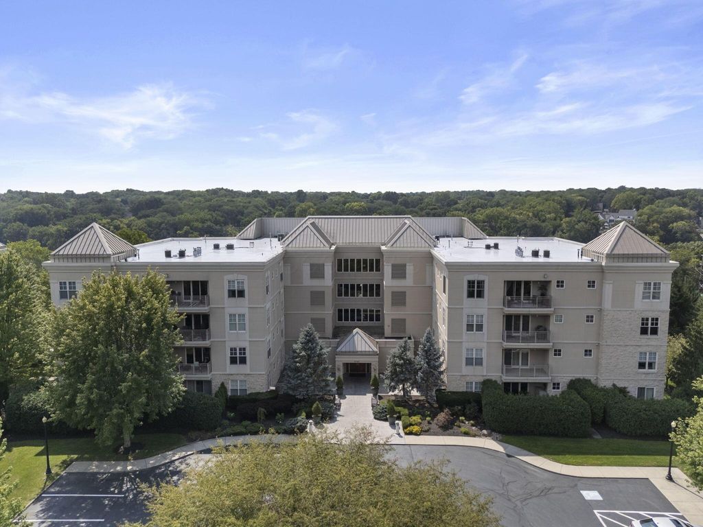 Photo of 5745 Newbank Circle 202 #202, Dublin, OH 43017 (MLS # 226012117)