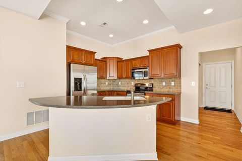 Tiny photo for 5162 Hayden Woods Lane 22 #22, Hilliard, OH 43026 (MLS # 225045908)