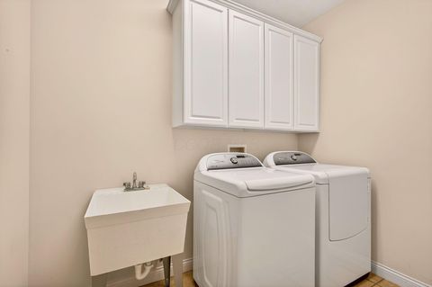 Tiny photo for 5162 Hayden Woods Lane 22 #22, Hilliard, OH 43026 (MLS # 225045908)