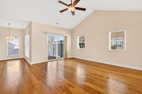 Tiny photo for 5162 Hayden Woods Lane 22 #22, Hilliard, OH 43026 (MLS # 225045908)