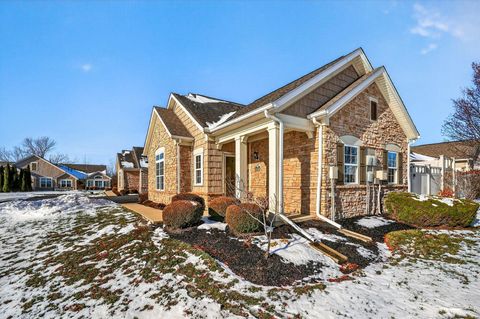 Tiny photo for 5162 Hayden Woods Lane 22 #22, Hilliard, OH 43026 (MLS # 225045908)