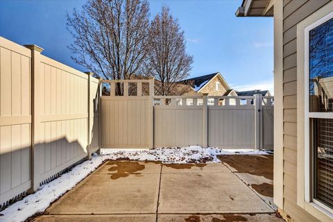 Tiny photo for 5162 Hayden Woods Lane 22 #22, Hilliard, OH 43026 (MLS # 225045908)