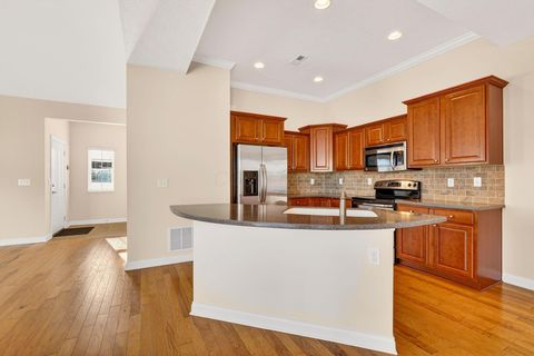 Tiny photo for 5162 Hayden Woods Lane 22 #22, Hilliard, OH 43026 (MLS # 225045908)