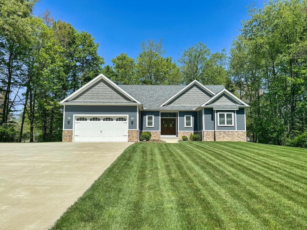 240 N Ridge Heights Drive, Howard, Ohio image 1