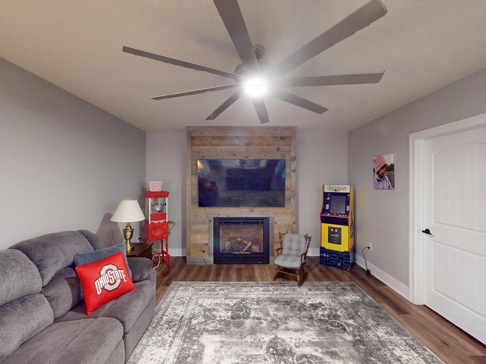 240 N Ridge Heights Drive, Howard, Ohio image 36