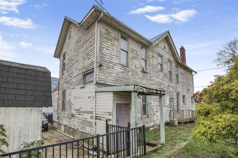 Tiny photo for 242 Hudson Avenue, Newark, OH 43055 (MLS # 225045095)