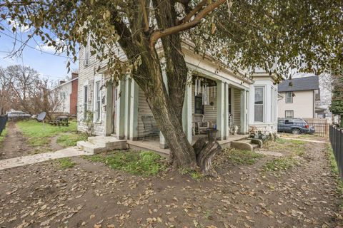 Tiny photo for 242 Hudson Avenue, Newark, OH 43055 (MLS # 225045095)