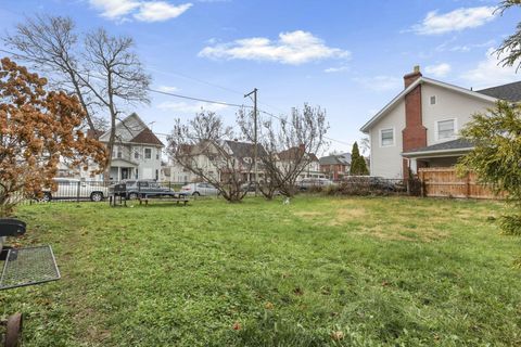 Tiny photo for 242 Hudson Avenue, Newark, OH 43055 (MLS # 225045095)