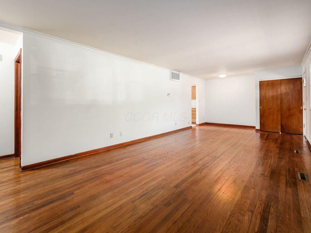 Photo of 1140 Eastfield Road, Worthington, OH 43085 (MLS # 225038965)