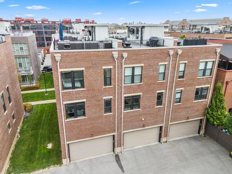 Tiny photo for 286 Neruda Avenue, Columbus, OH 43215 (MLS # 226000182)