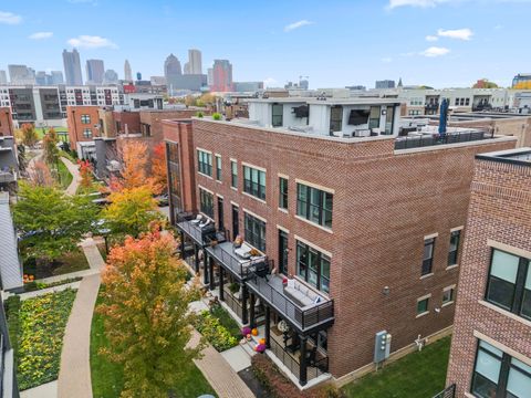 Tiny photo for 286 Neruda Avenue, Columbus, OH 43215 (MLS # 226000182)