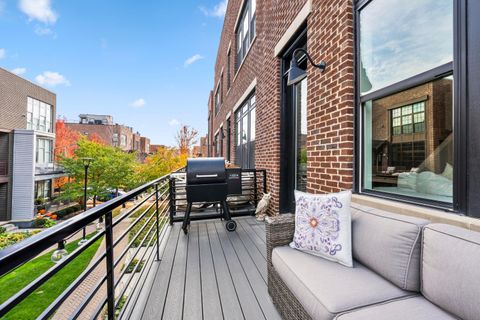 Tiny photo for 286 Neruda Avenue, Columbus, OH 43215 (MLS # 226000182)