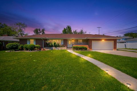 Photo of 118 Clifton Avenue, Findlay, OH 45840 (MLS # 226019420)