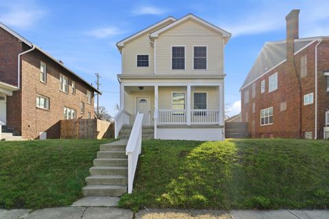 Photo of 924 Carpenter Street, Columbus, OH 43206 (MLS # 226007628)