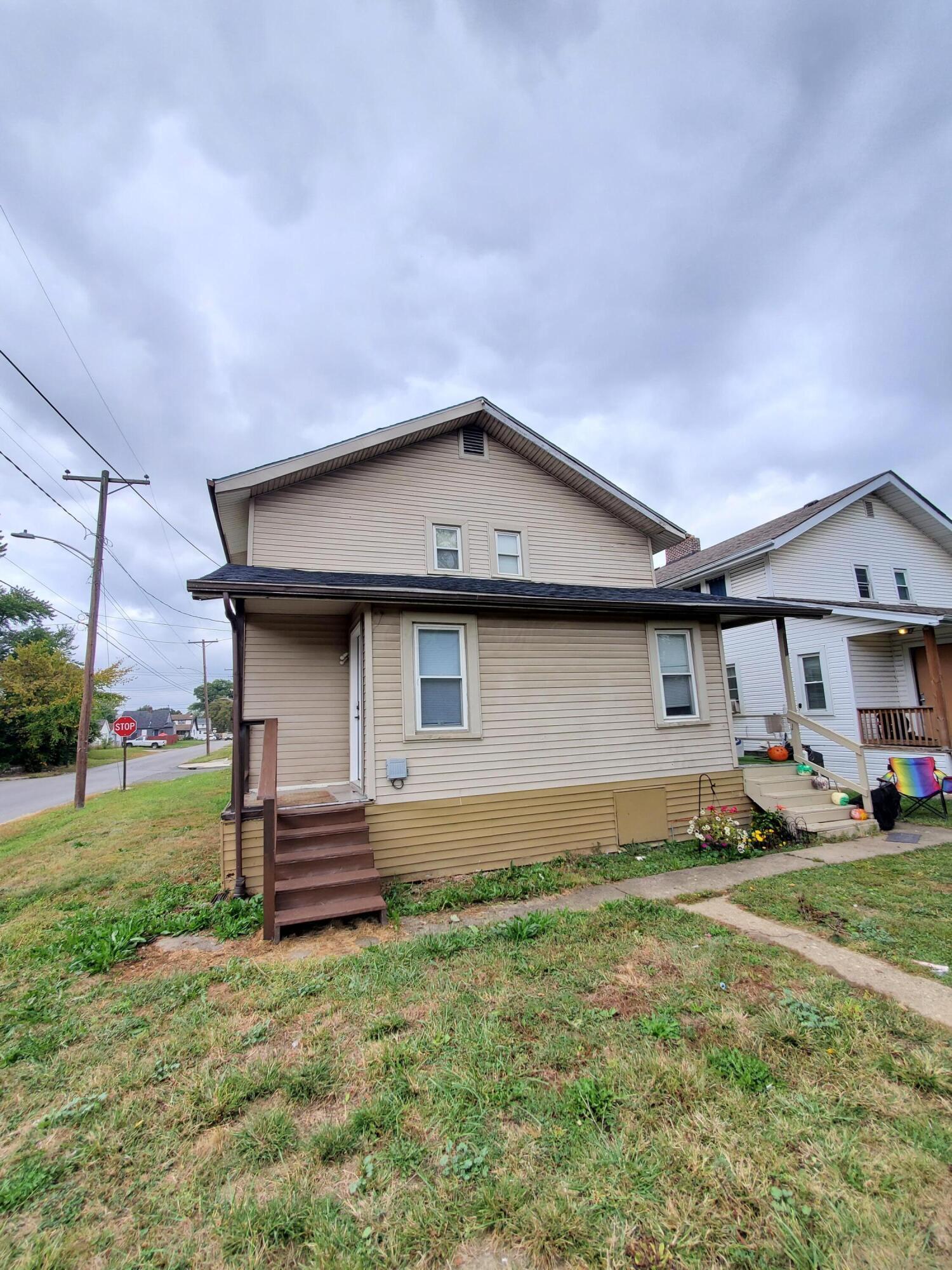 576-578 S Oakley Avenue