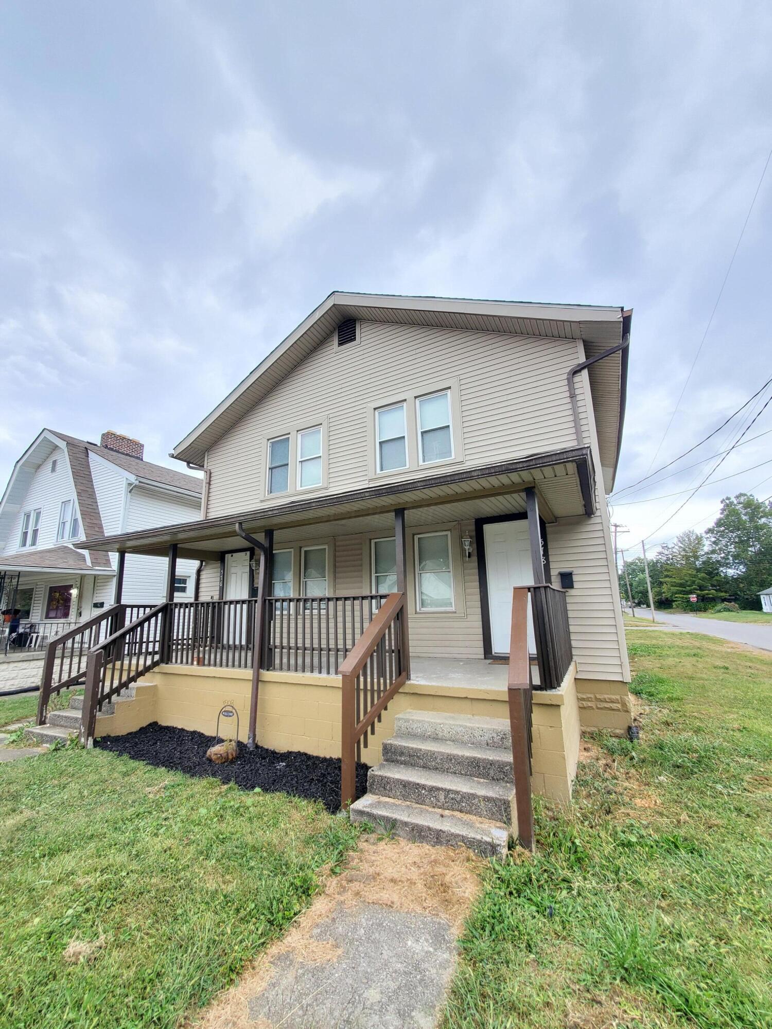 576-578 S Oakley Avenue