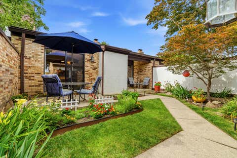 Photo of 1691 Arlingate Drive N, Upper Arlington, OH 43220 (MLS # 226027516)