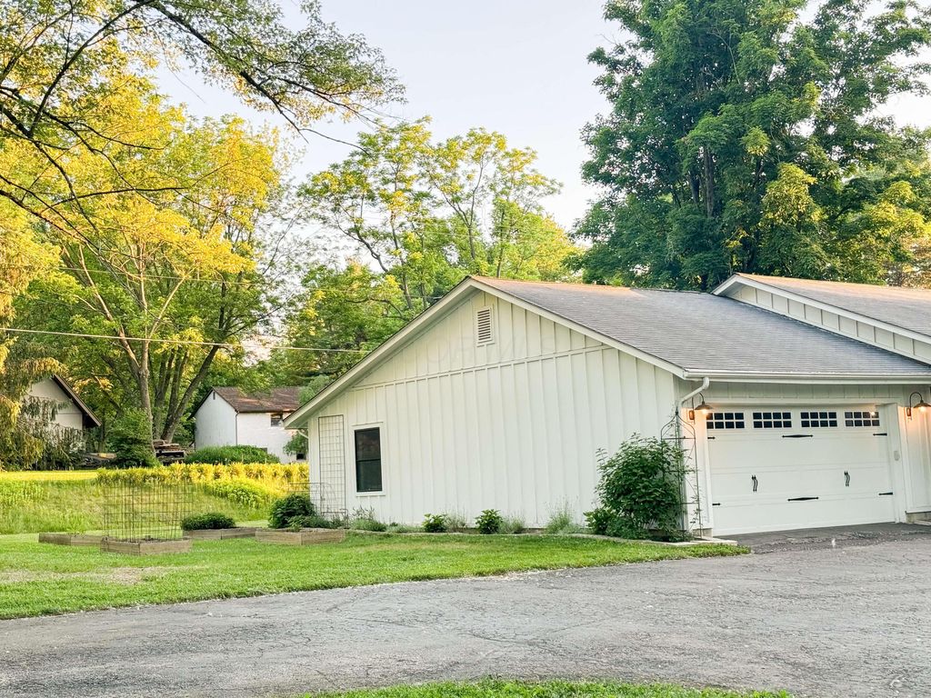 Photo of 4871 Rutherford Road, Powell, OH 43065 (MLS # 226013251)