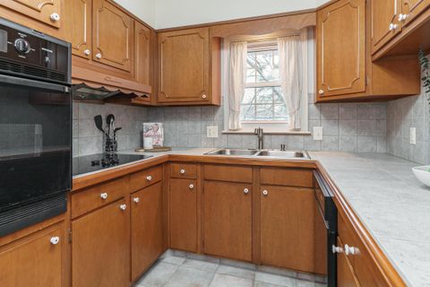 Tiny photo for 1631 Roxbury Road F3 #F3, Columbus, OH 43212 (MLS # 225044720)