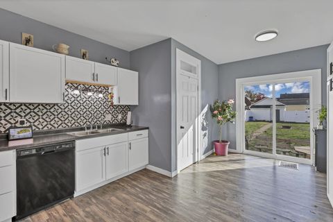 Tiny photo for 538 E 6th Avenue, Lancaster, OH 43130 (MLS # 226000727)