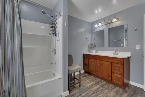 Tiny photo for 538 E 6th Avenue, Lancaster, OH 43130 (MLS # 226000727)