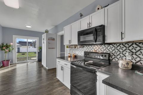 Tiny photo for 538 E 6th Avenue, Lancaster, OH 43130 (MLS # 226000727)